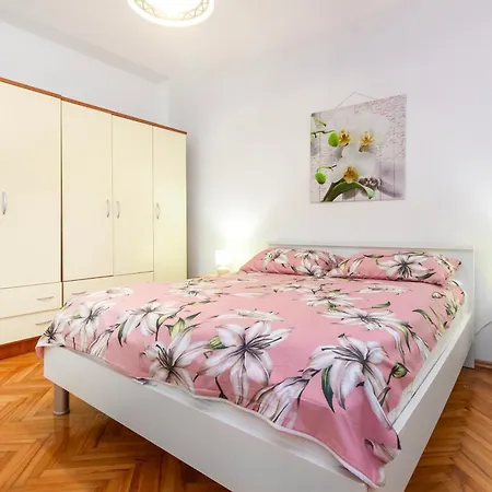 Alaga C Apartment